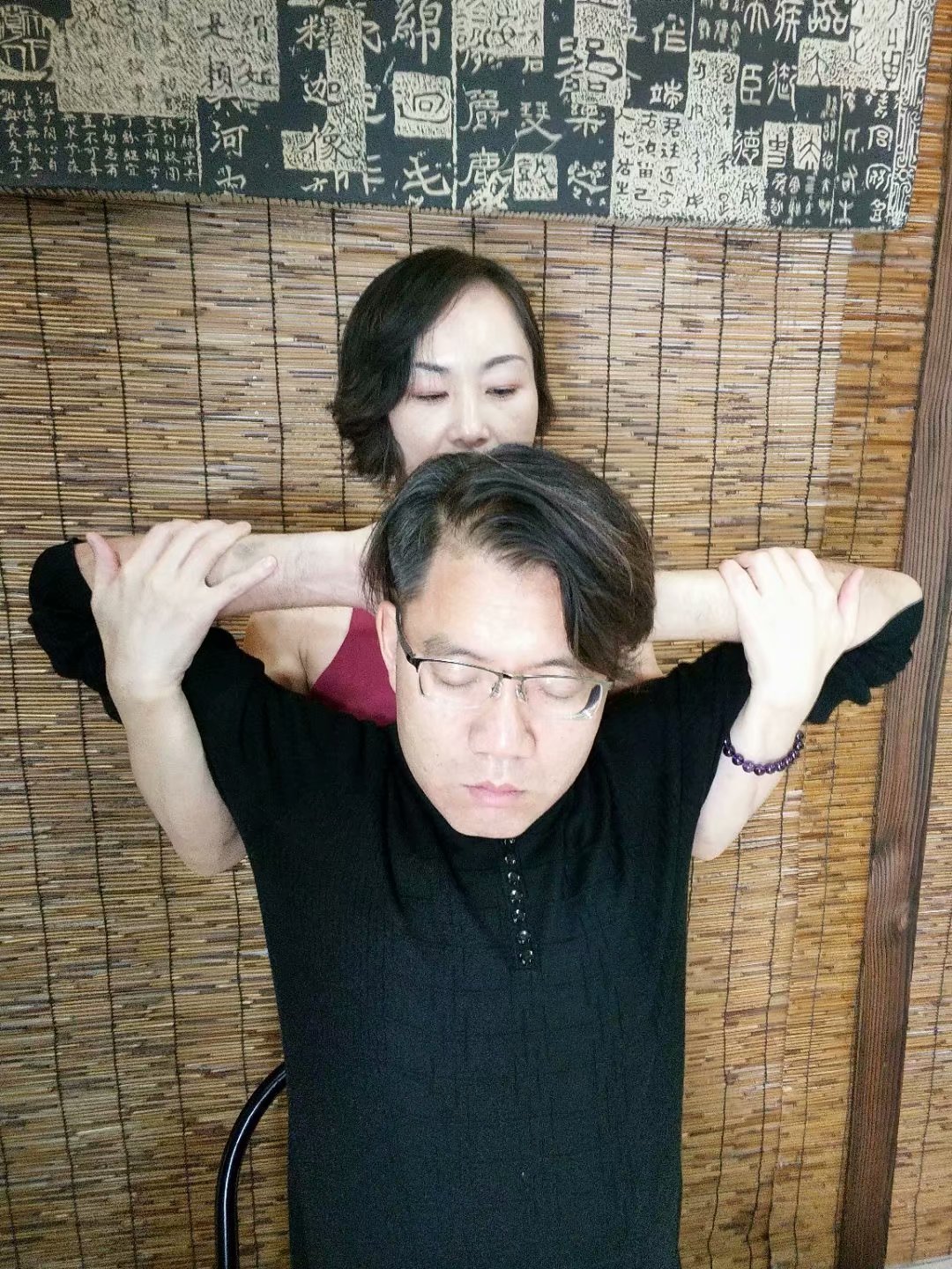 脖子后面颈椎有个鼓包怎么办,颈椎大包怎样通过锻炼来恢复