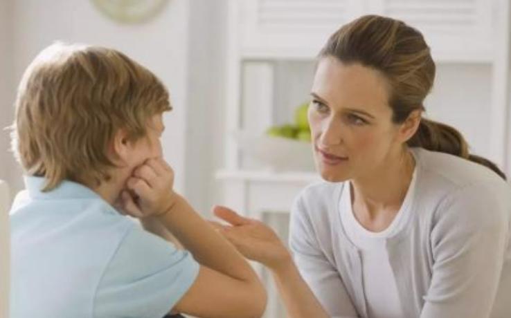 三岁小孩喜欢打人怎么正确教育,三岁孩子爱打人怎么办