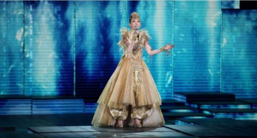 21岁爆红，24岁走出国门，32岁跌落神坛，萨顶顶到底经历了什么？