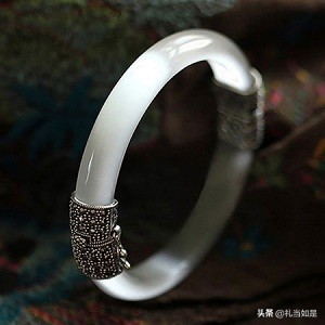 过年妹妹送什么黄金首饰礼物最好,过年送岳母什么补品比较好