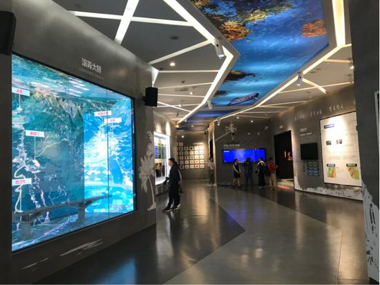 v视角看时尚,v视角换个角度看世界