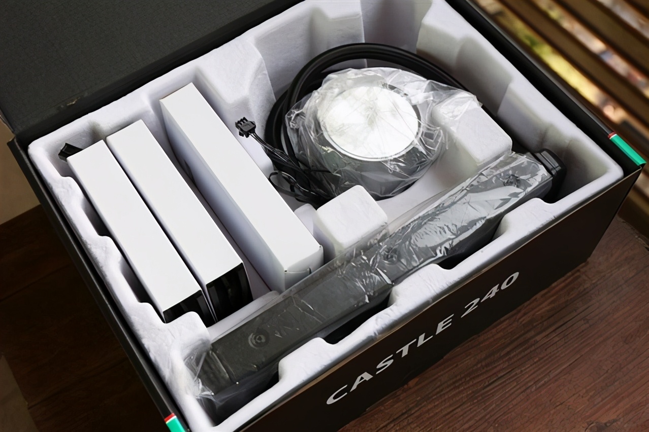 一体水冷主机和分体水冷主机区别,水冷主机好和普通的有什么区别