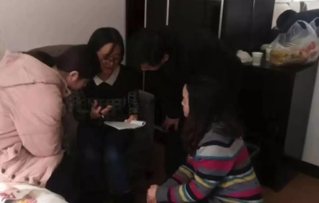 大四生因病缺席期末考老师千里送来考卷医院附近钟点房开考