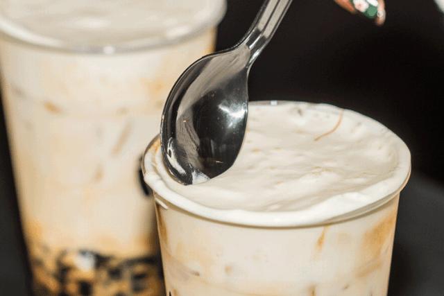 日本冲绳同款！淮海路惊现网红“炒奶茶”，买1送1！