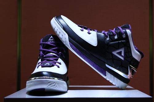 韦世豪爆铲运动员怎么样了,韦世豪脏动作合集