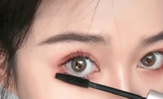 继“火烈鸟”后！中国又一“平价”睫毛膏火了薇娅直播30秒卖20万