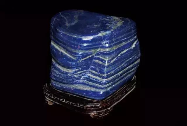 见惯了宝玉石，它的原石长啥样？有些毫不起眼，捡到千万别丢……