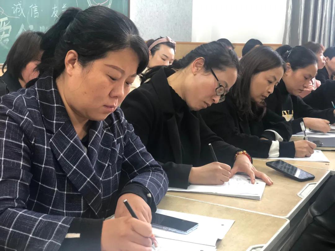 丰荫明德小学大课间,丰荫明德小学访谈2021