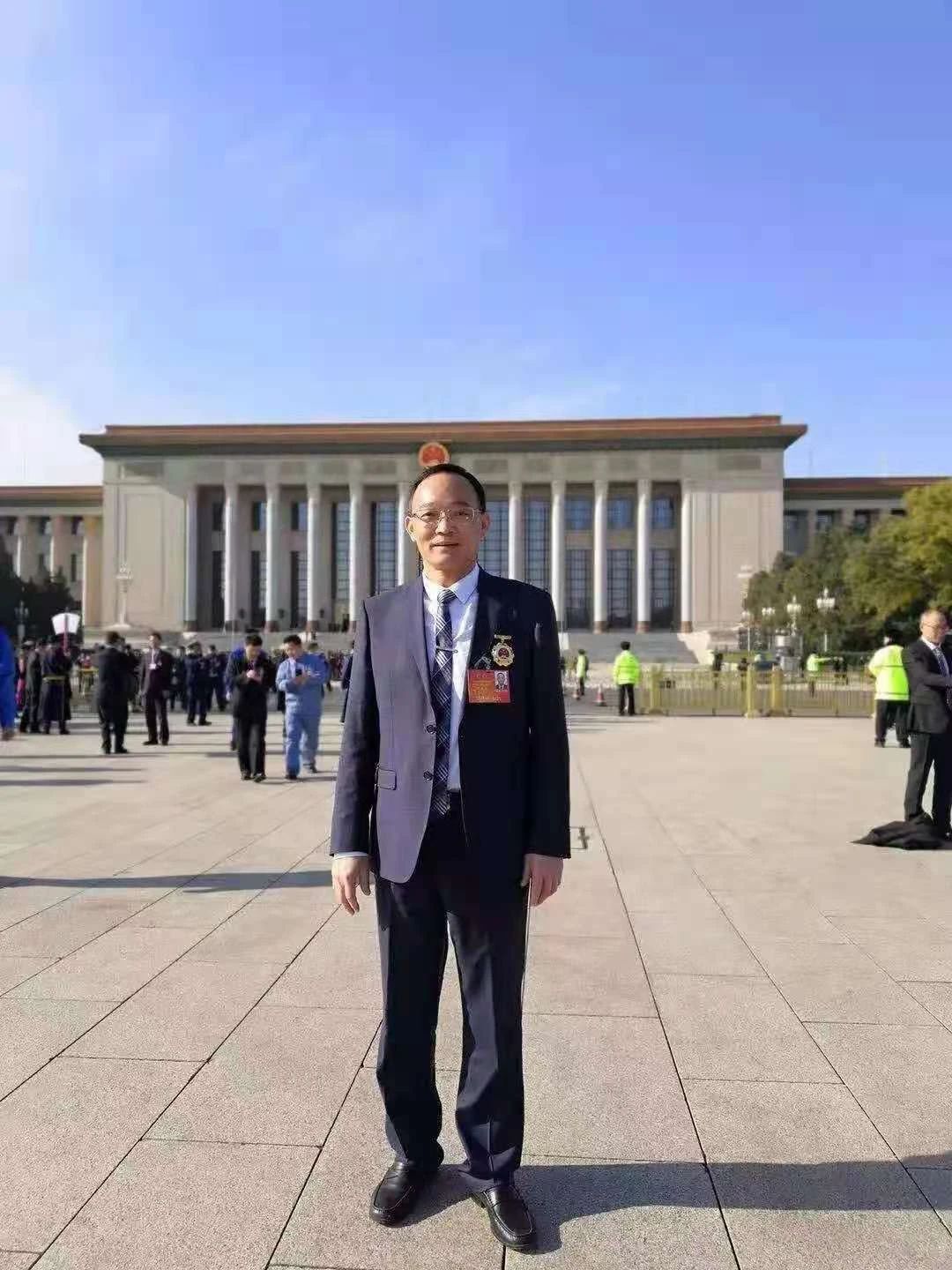 胡冬梅、吴文忠分别获得2020年全国劳动模范称号