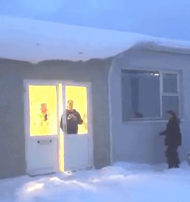 贾玲在沙发上翘二郎腿搞笑图片,贾玲跷二郎腿动图下载