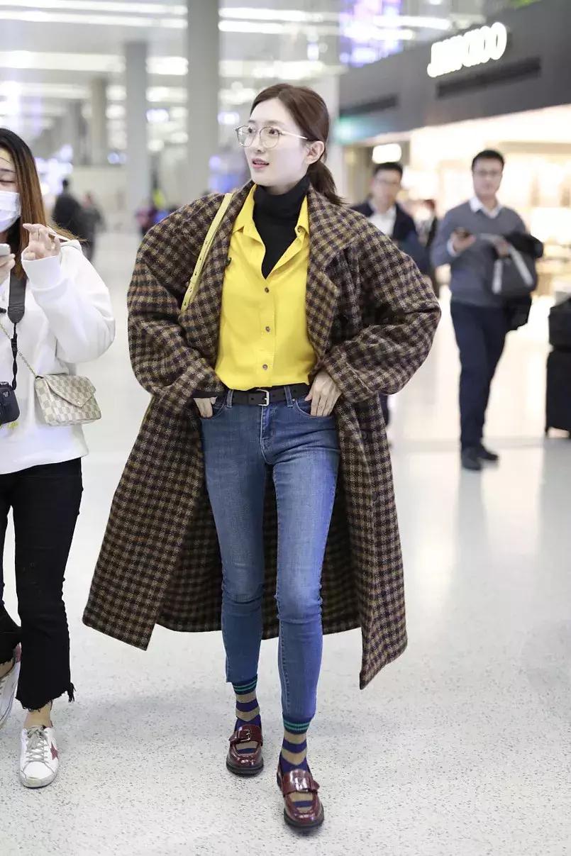 这篇春晚穿搭主要是来回(应)馈(付)社(老)会(板)的!