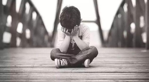 小孩子慢热应该如何引导,家有内向的孩子怎么办