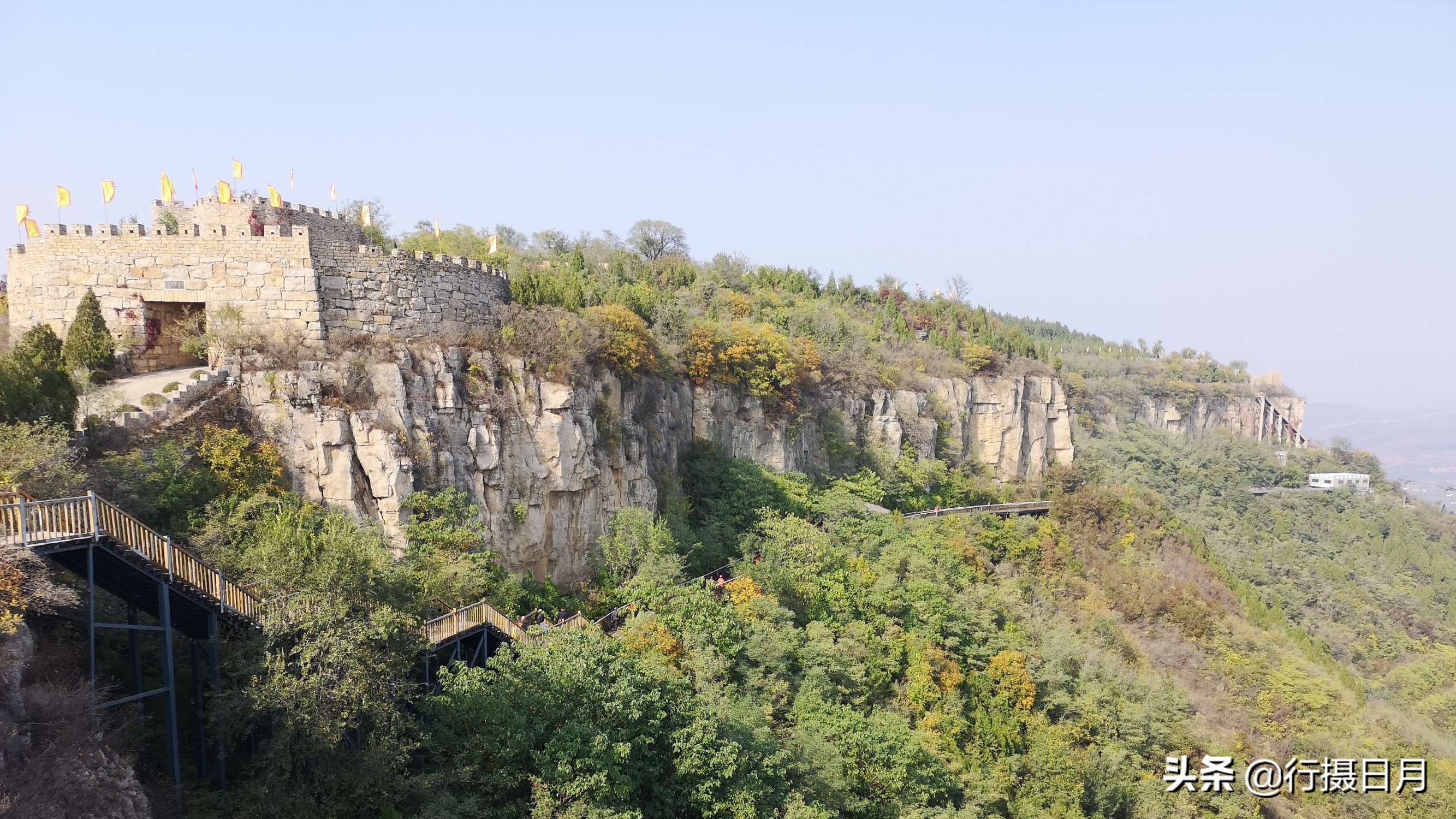 天上王城岩壁,神秘古国天上王城探秘2古墓解密