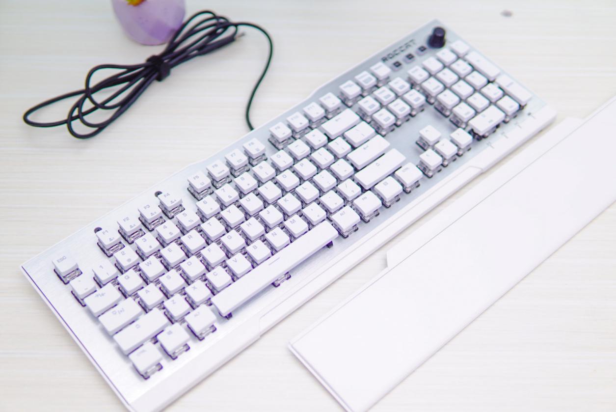 冰豹vulcan光轴键盘,冰豹发布吃鸡电竞机械键盘泰坦轴