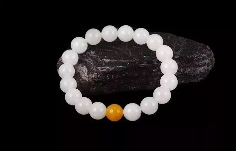 朱砂手串哪些生肖不适合戴,手串戴佛头好还是戴生肖好