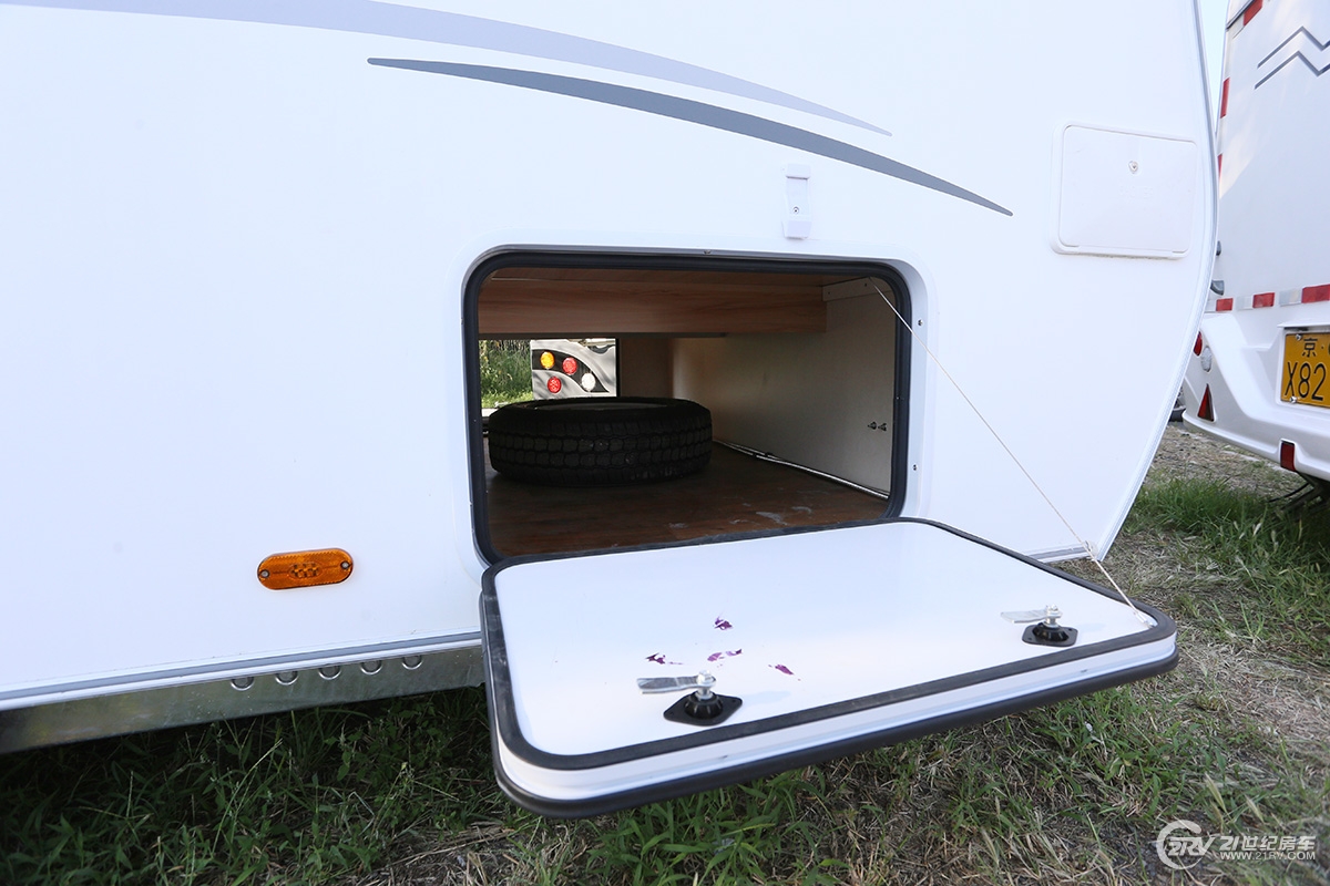 拖挂式房车价格10万左右睡两人,顶级双轴高端9.7米拖挂房车