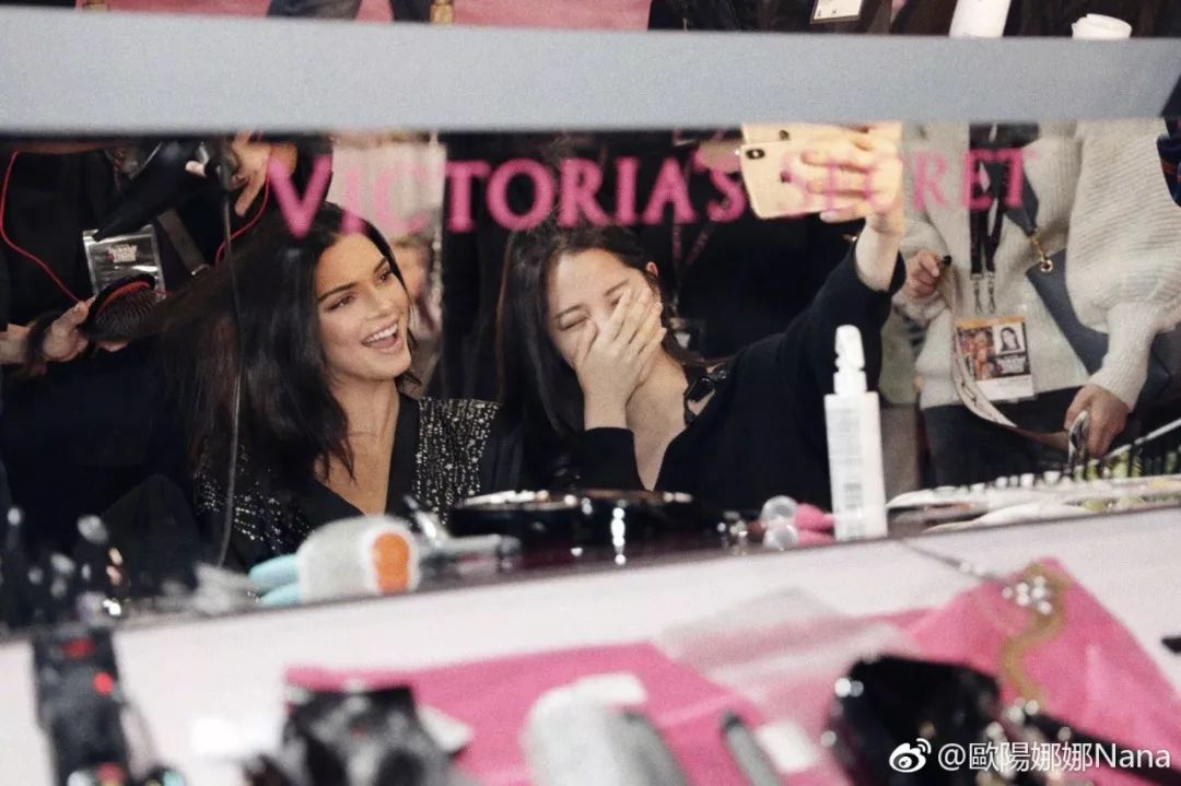 小鬼王琳凯米兰时装周欧阳娜娜,欧阳娜娜的时装周穿搭气质又高级