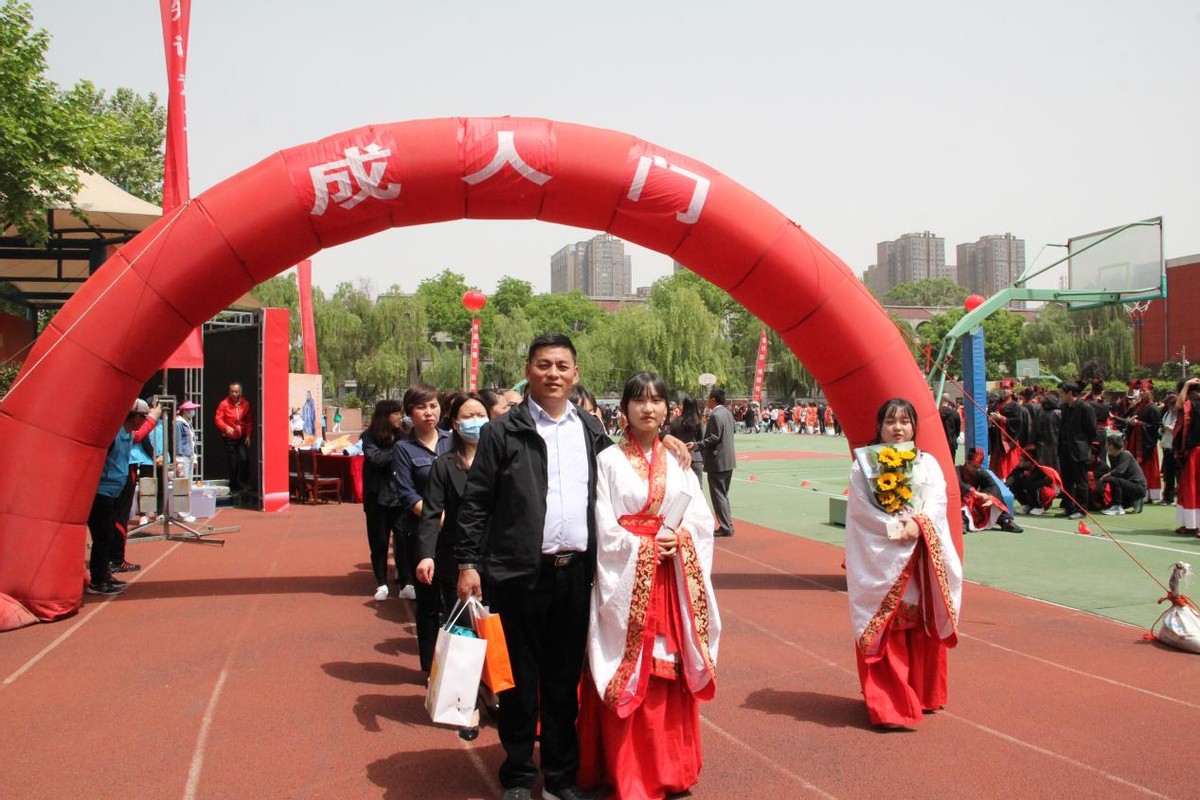 鲜衣怒马少年时不负韶华且行知——西安东仪中学汉式成人礼圆满举行