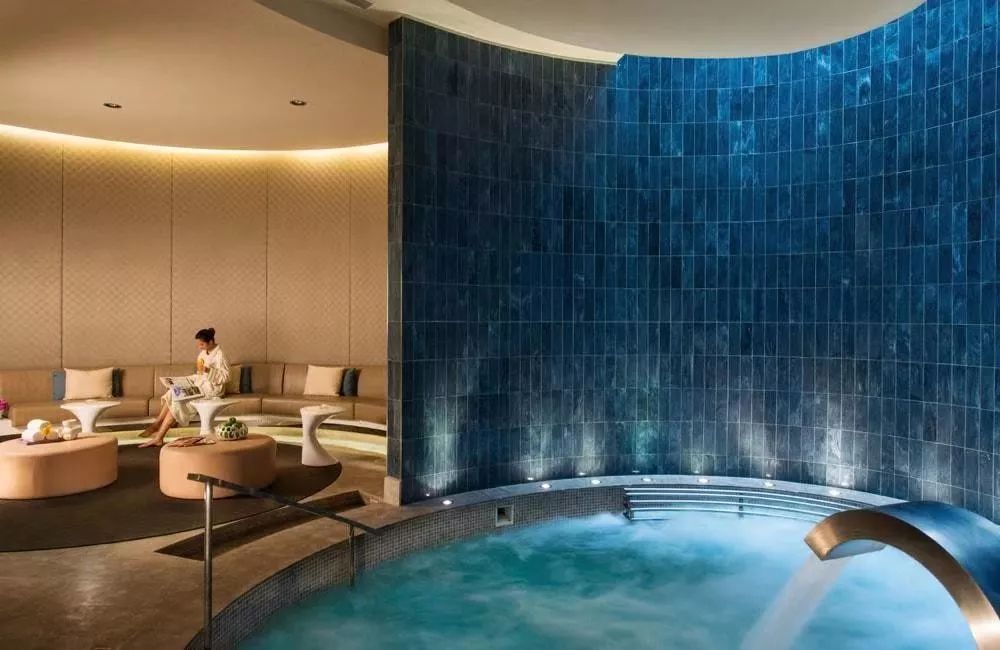 睡在获奖无数的这家酒店，一晚吃掉14颗星米其林，这样的旅行爱了