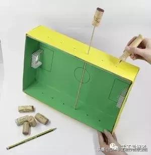 球迷爸爸靠指偶游戏带娃，手工制作的指偶乐趣多