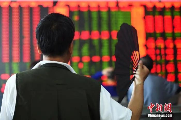 美女疑用模拟盘亏钱卖惨?当事人:我不叫“股媛”