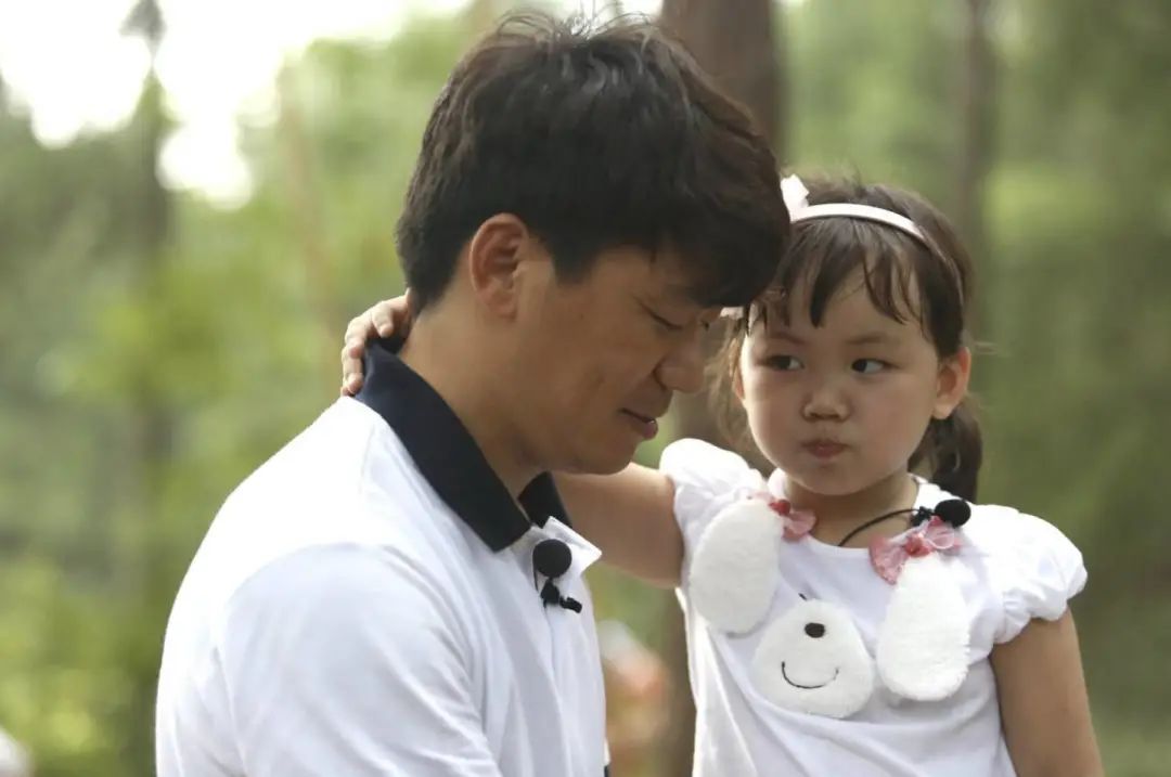 王宝强的小孩多大了长得怎么样,王宝强10岁儿子近照曝光