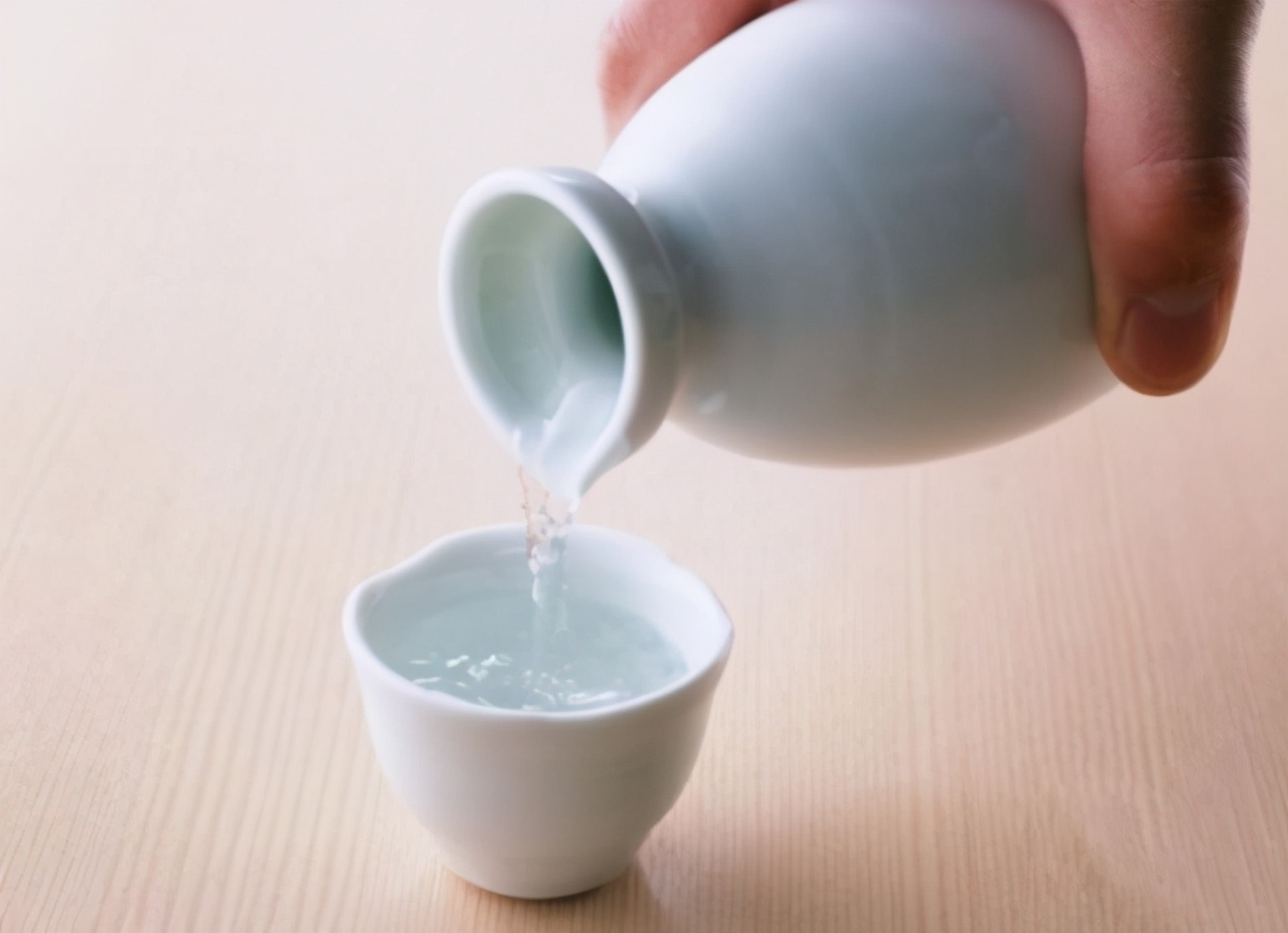 喝一瓶56度二锅头,第一次喝酒56度二锅头