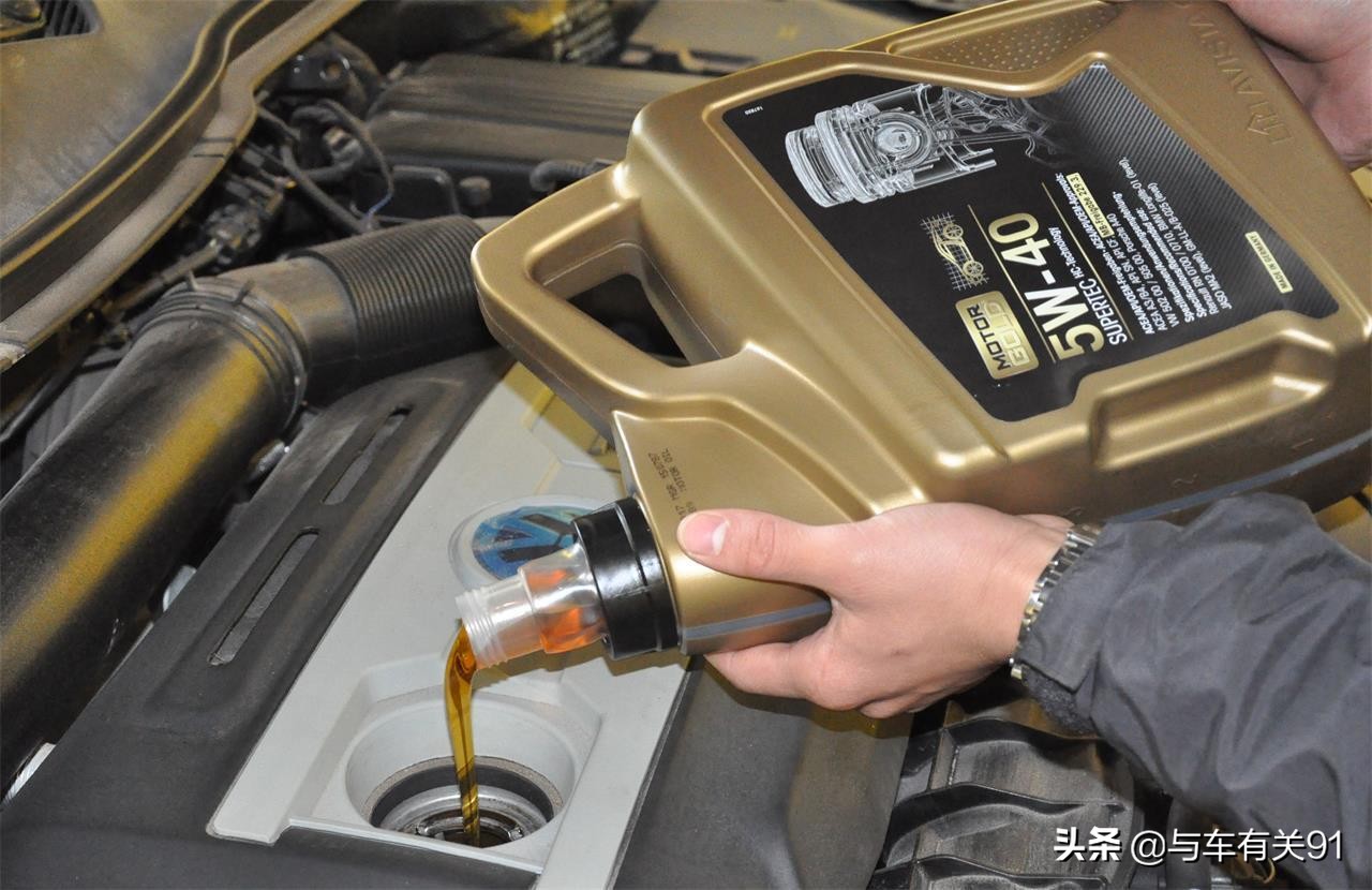 半合成机油必须5000公里换吗,一年跑不到5000公里要换机油吗