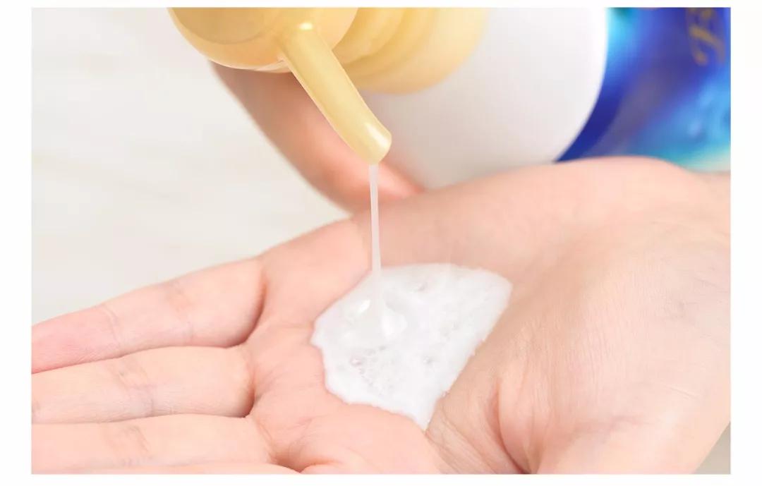 日本COW“泡泡机”沐浴液，起泡绵密好比“鲜奶油”！自带体香！