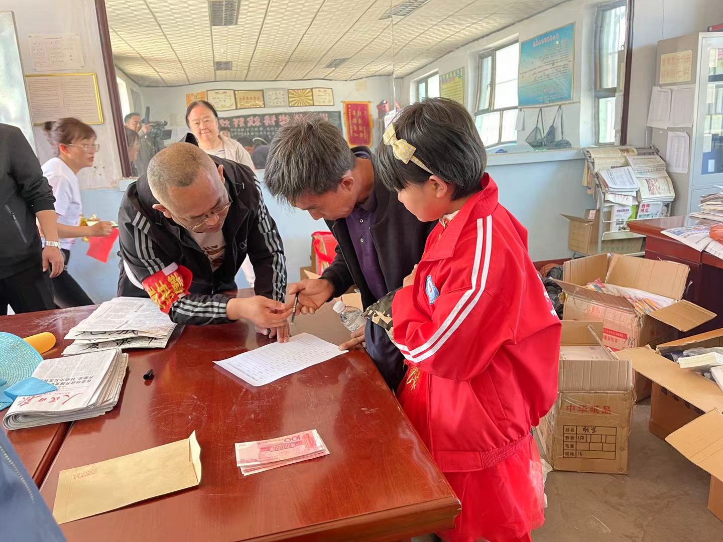 千里之外心连心,千里手拉手