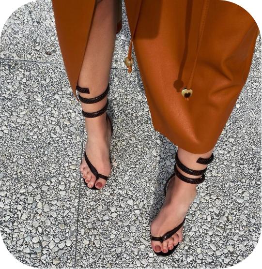 显腿型的凉鞋,粗跟凉鞋穿出女人的气质不累脚