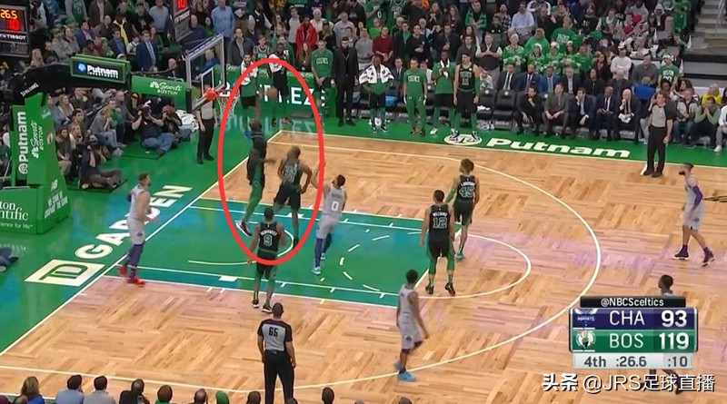 这天赋也太恐怖了吧？踮脚放篮+空中抓帽，2.31米巨兽引全场欢呼