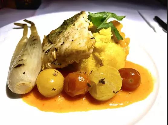 卡塔尔航空777经济舱体验,卡塔尔航空qsuite商务舱是哪个飞机