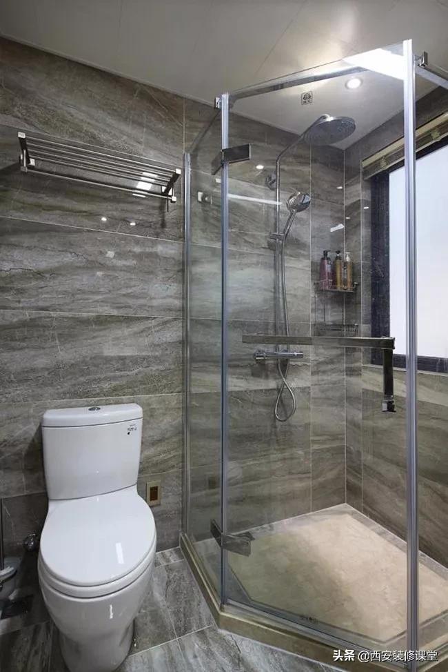 卫生间淋浴隔断用玻璃门还是浴帘,软装隔断卫生间淋浴区装修效果图