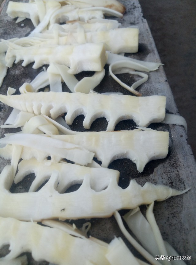 怎样制作竹笋干农村里自家不会坏,烤竹笋干的烤箱制作