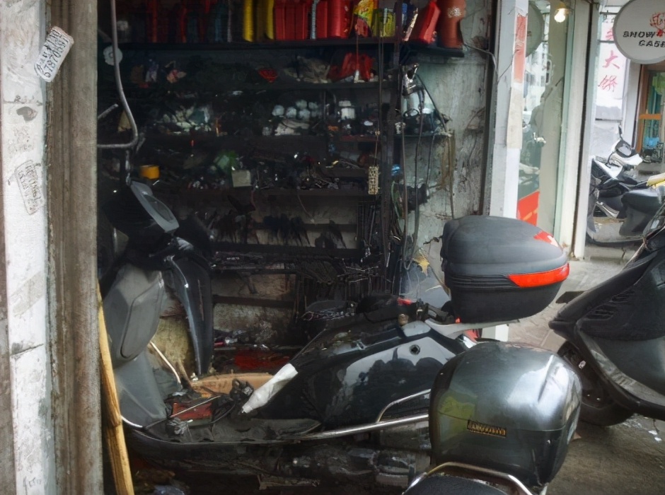 22岁小伙创业年收入200万,25岁小伙3次创业3年赚1700万完整版