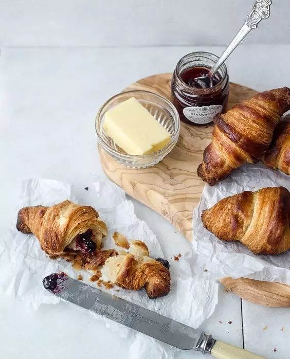 不会面点怎么开面包店,教你做香甜暄软的羊角面包