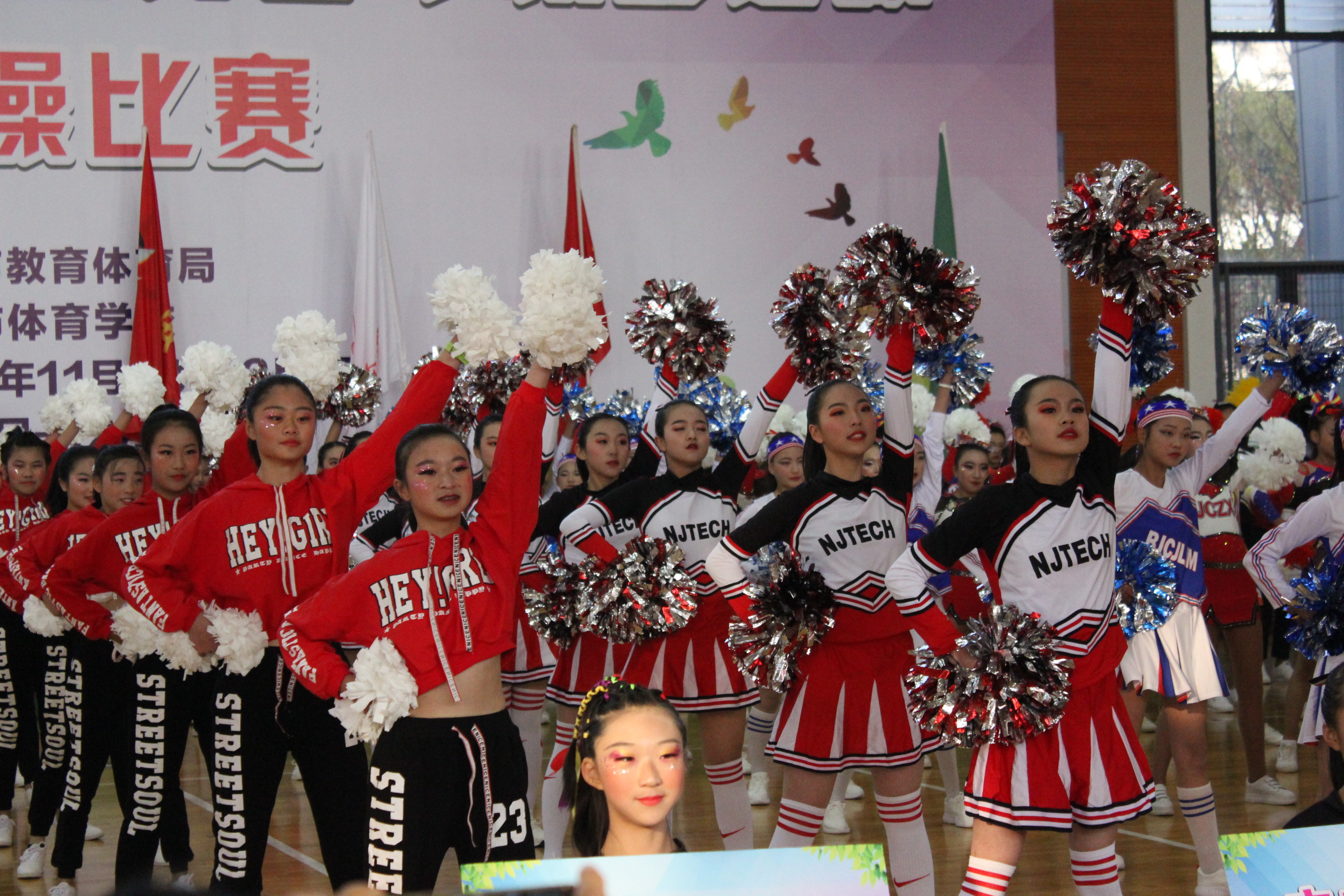 花球啦啦操校园运动会,校园足球啦啦操第二套队形展示