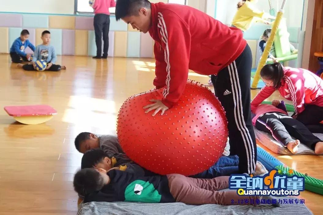 儿童平衡组合训练小游戏,蹦蹦跳跳游戏适合2-3岁