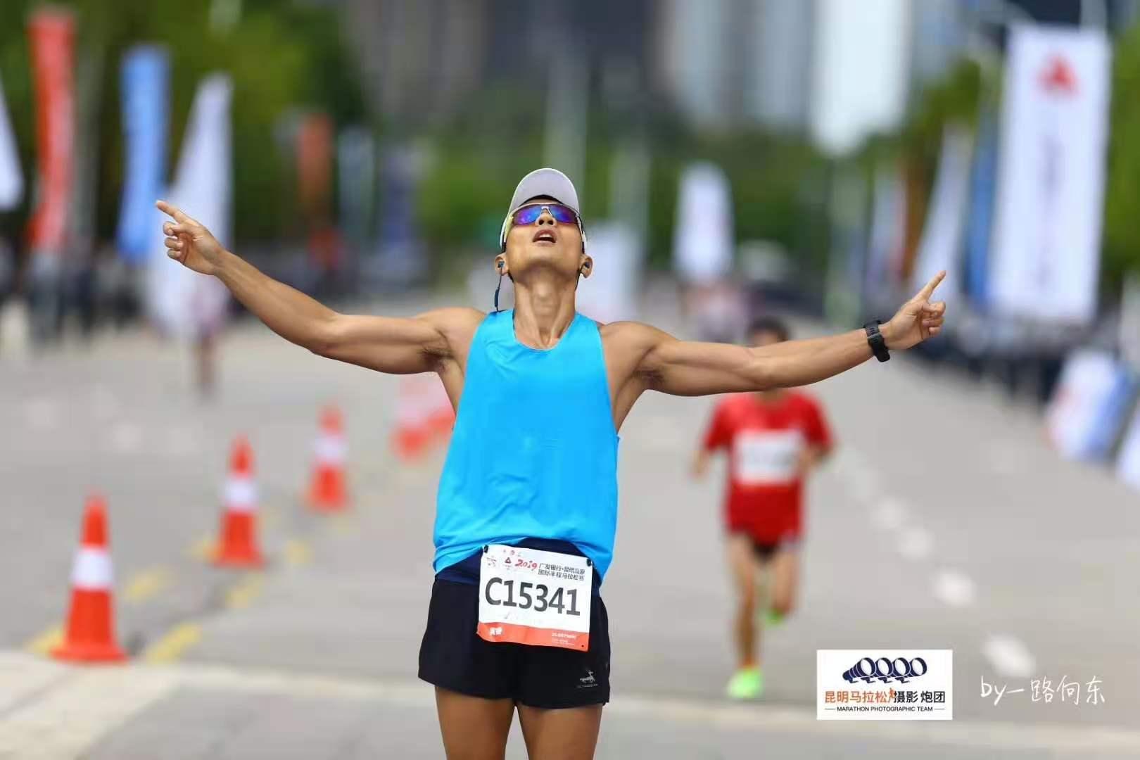 甘肃越野赛遇难者双龙:发誓完成国内百公里赛事,计划去美国参赛,“不管明天是否下雨,赶在天亮前出发”