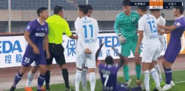 足球场上大型的冲突,足球赛场的冲突