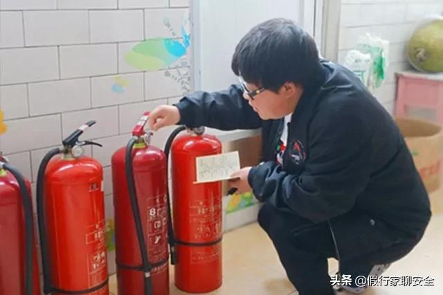 灭火器选择和使用安全操作步骤,灭火器使用口诀和注意事项