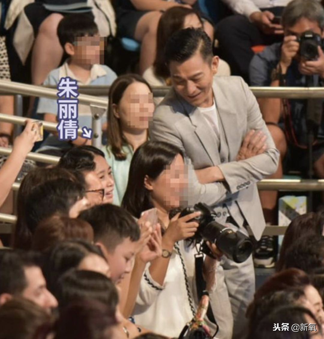 刘德华演唱会失声痛哭完整版后续,刘德华2018演唱会哭片段