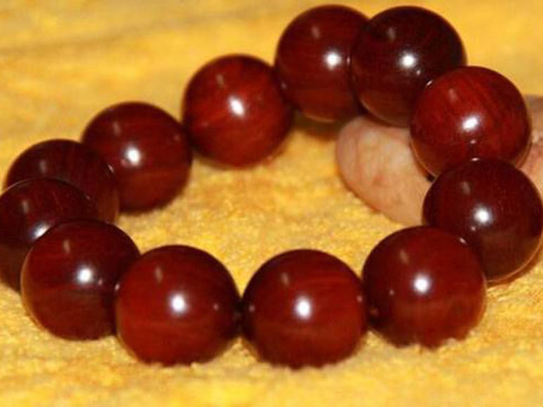 小叶紫檀油性最好的部分,小叶紫檀上有坑