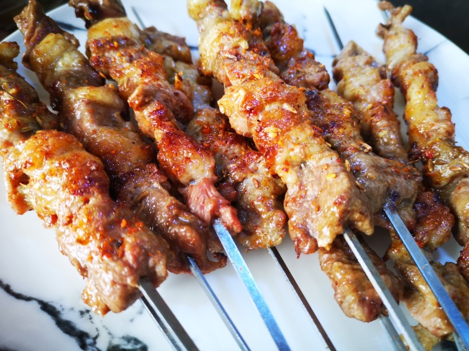 烤箱版羊肉串的做法,从腌肉到烧烤,详细教给你,外焦里嫩太香了