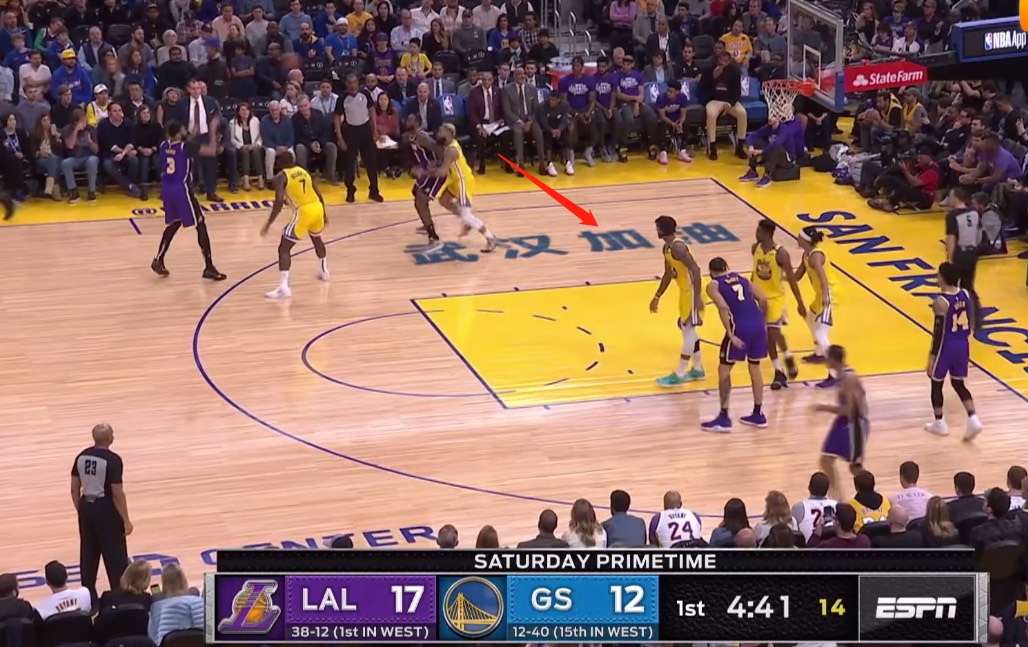 真相！勇士队地板上的“武汉加油”,是腾讯还是NBA的感人之举？