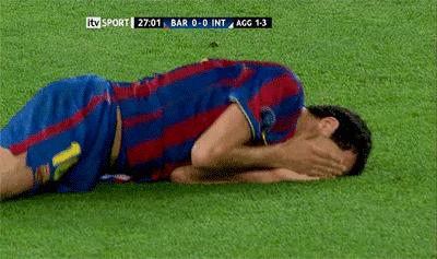 足球搞笑过人动图,足球史上十大爆笑瞬间图