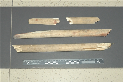 11年前，20岁的他跟着“大哥”打死了人逃亡的日子里，他被人打断鼻梁也不敢声张