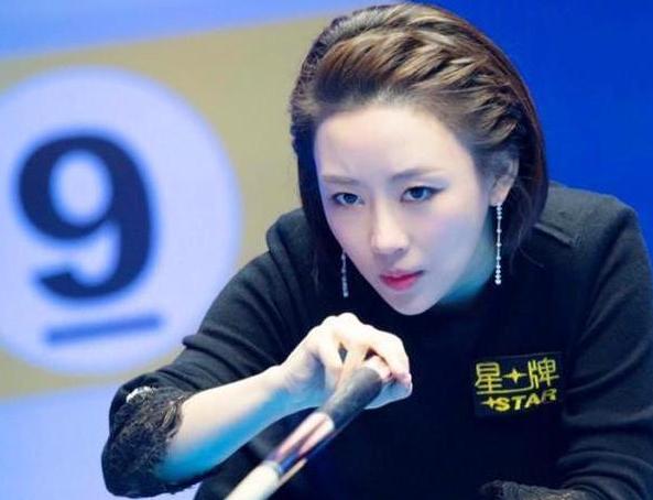 台球冻龄女神颜值巅峰,台球冻龄女神