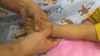 小儿感冒老不好反复发烧怎么回事,小儿感冒后久咳不愈中医处方